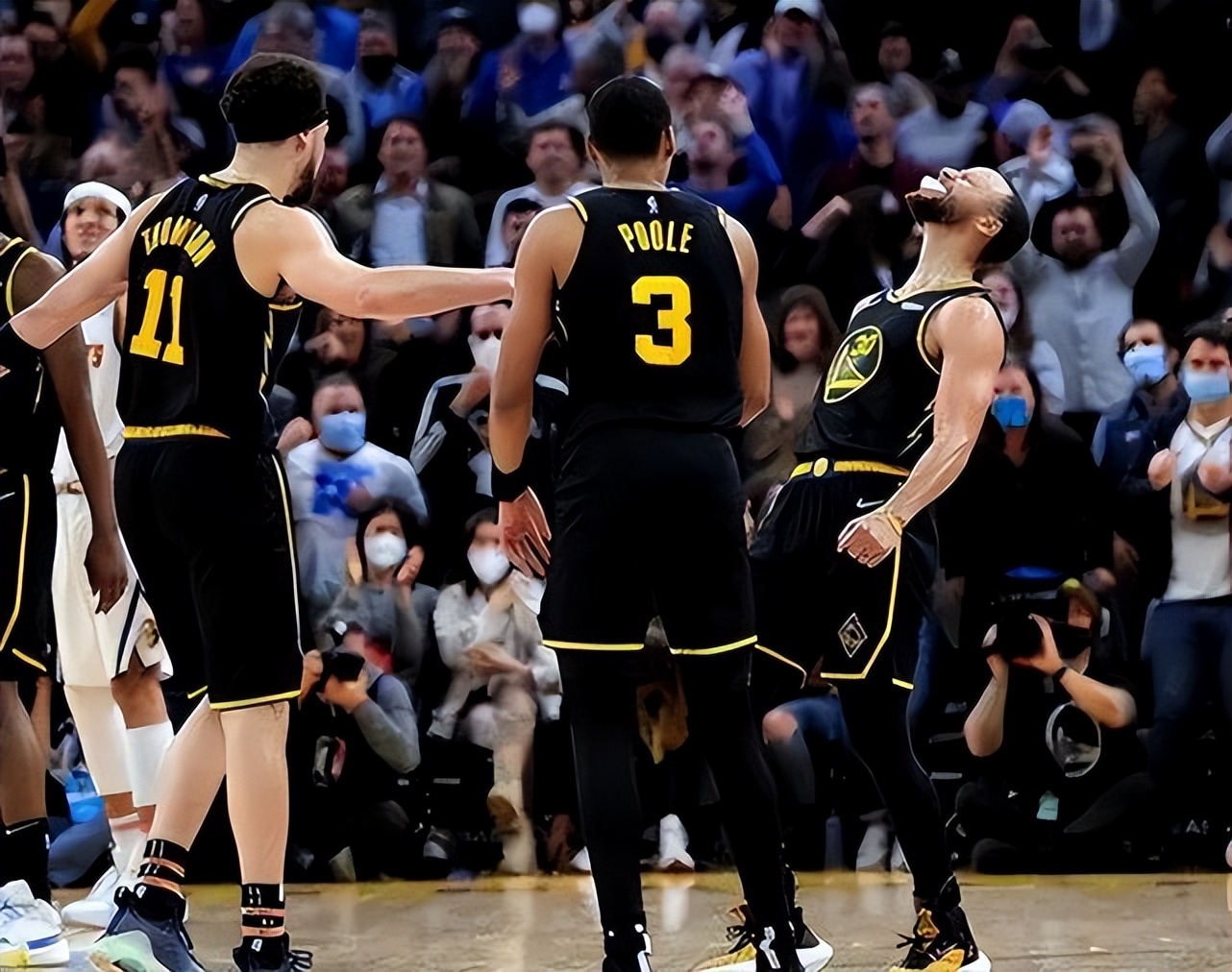 包含金州勇士发布备战花絮，今晨队长鼓劲，CBA常规赛任务艰巨，临场指挥获称赞的词条