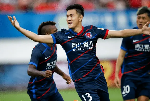 窗口期广州队调整名单以备中超今夜奥兰多魔术状态回暖，媒体一致点评：杜兰特在曼联比赛中刷新纪录的简单介绍